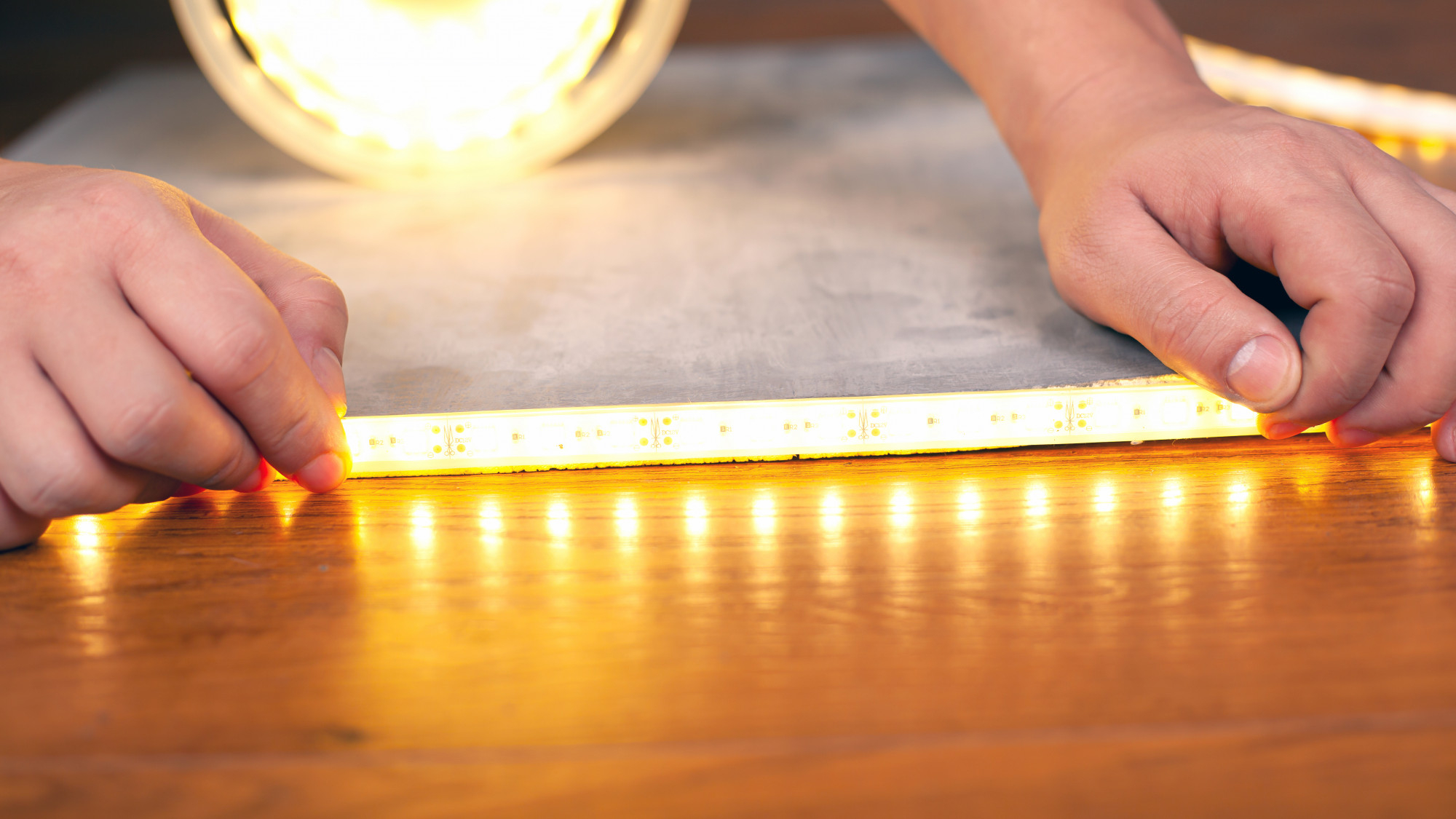 Memasang LED Strip Itu Tidak Susah, Lho! Ikuti Saja Panduan Ini!