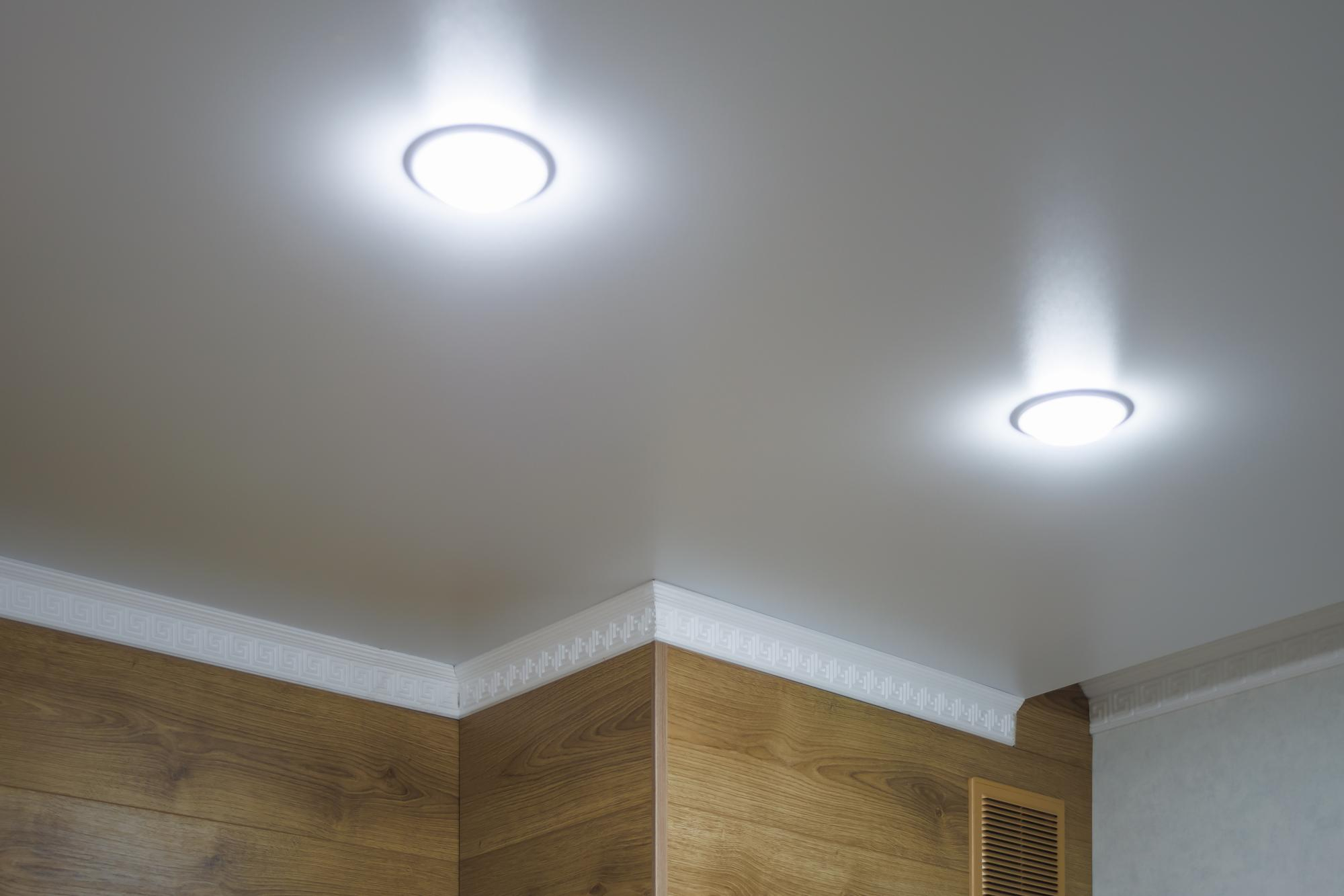 Pencahayaan Kurang Maksimal? Ini 7 Penyebab Downlight Rusak!
